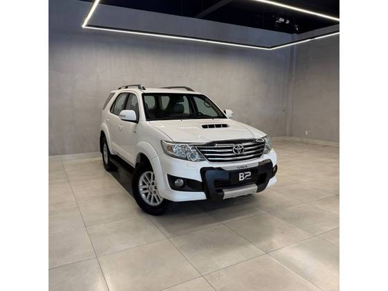 TOYOTA HILUX SW4 3.0 SRV 4X4 16V TURBO INTERCOOLER DIESEL 4P AUTOMÁTICO TOYOTA HILUX SW4 3.0 SRV 4X4 16V TURBO INTERCOOLER DIESEL 4P AUTOMÁTICO